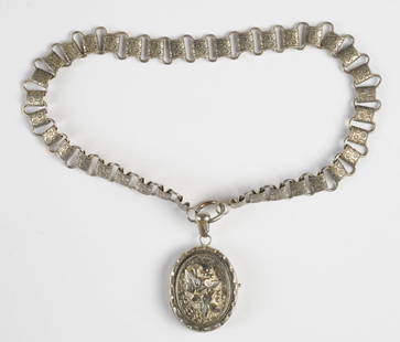 Antique Locket & Chain: Locket: approx. 1 5/8" x 1 3/8". Chain L: approx. 17".