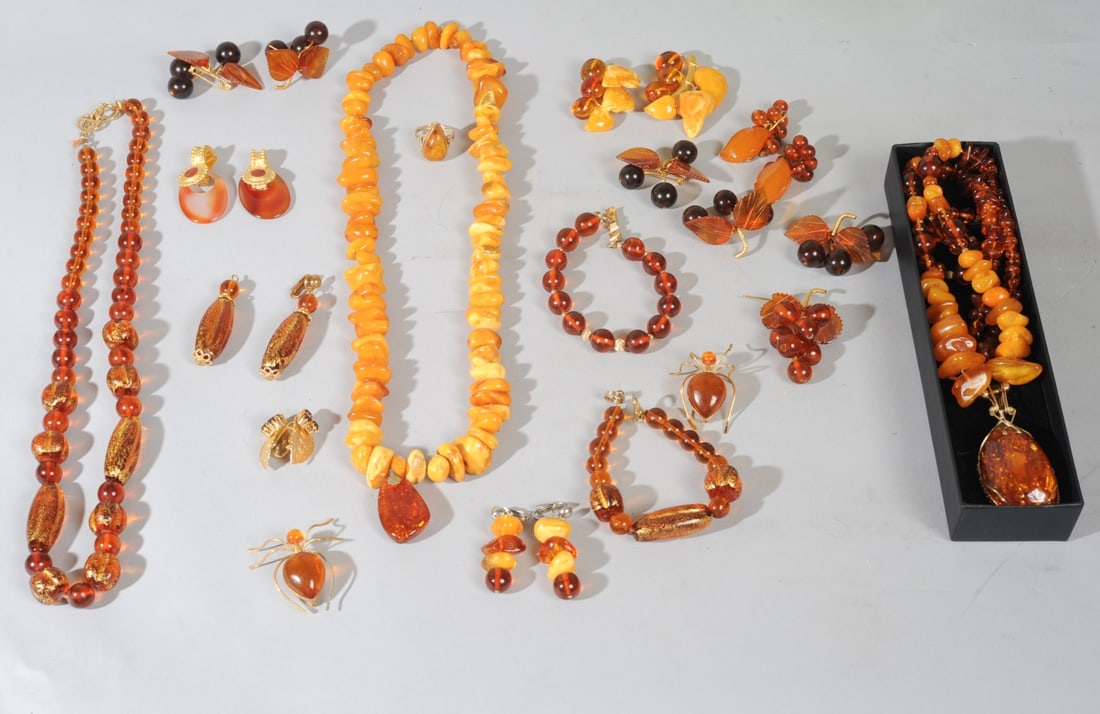 Mixed Group Amber Copal Resin Gold Tone Jewelry (1 of 5)