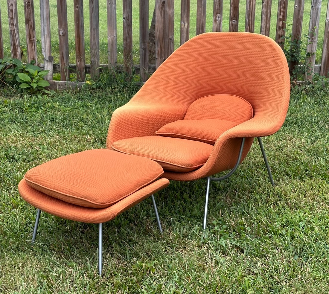 Vintage Saarinen(?) Womb Chair & Ottoman: No tags or visible maker's marks, Eero Saarinen's iconic design for Knoll, in textured orange upholstery with pillow clips, chrome plated steel legs, some fading and minor scuffs to upholstery. H: app