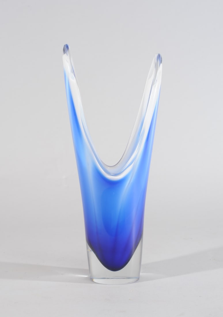 Flygsfors Coquille Art Glass Butterfly Vase: Signed to underside, no visible chips, cracks or repairs. H: approx. 12". W: approx. 5".