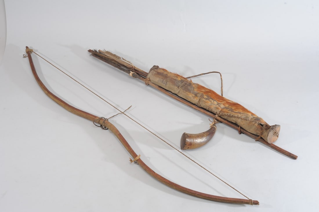 Native American Sinew Back Bow, Arrows, Quiver (1 of 12)