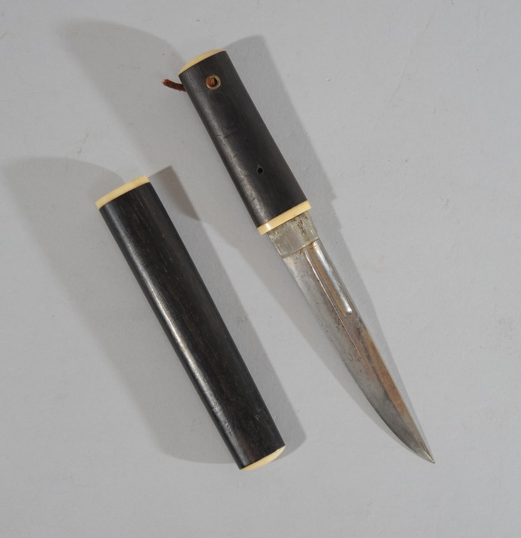 Japanese Kamikaze Pilot's Tanto Knife: Japanese WW2 era tanto aikuchi knife, as carried by kamikaze pilots to commit suicide just before impact with an enemy target, lest they survive and be captured. Handle with grommet and partial leathe