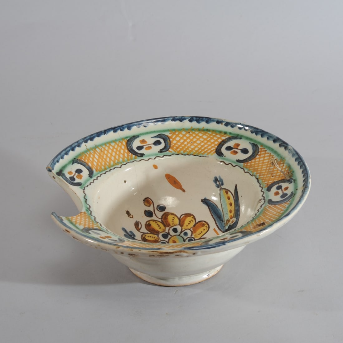 18th /19th C Spanish / French Faience Barbers Bowl (1 of 7)