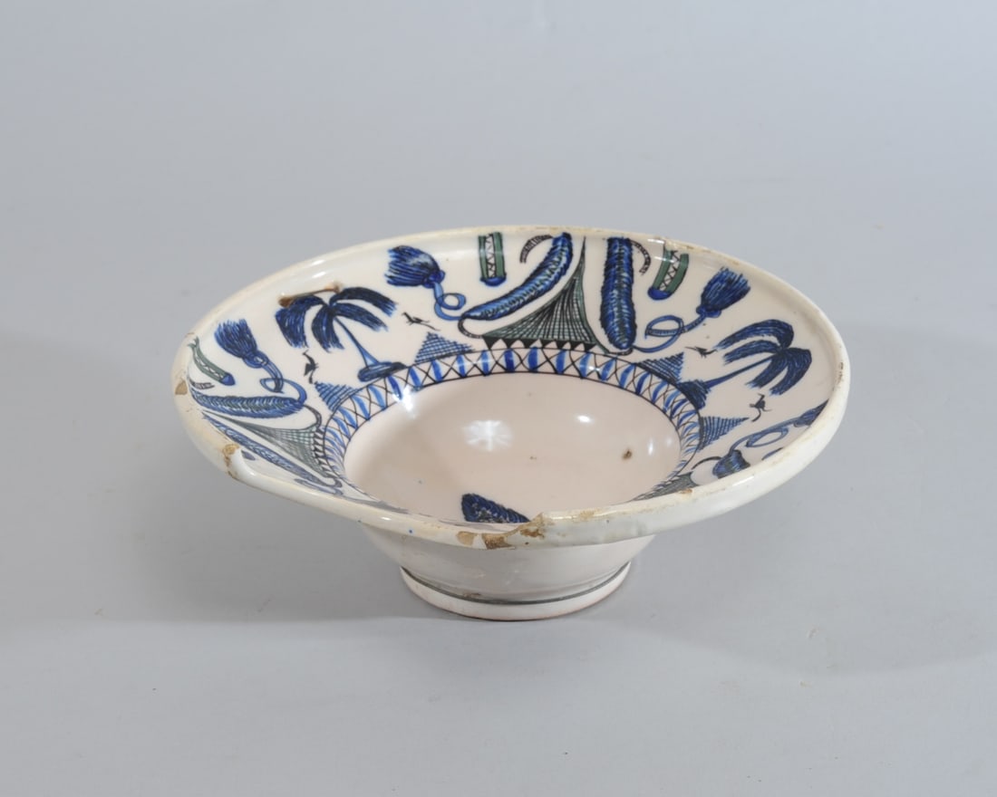 18th/19th C Tin Glazed Earthenware Barbers Bowl (1 of 12)