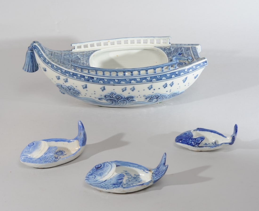 Japanese Hirado Blue & White Porcelain Boat + Fish (1 of 8)