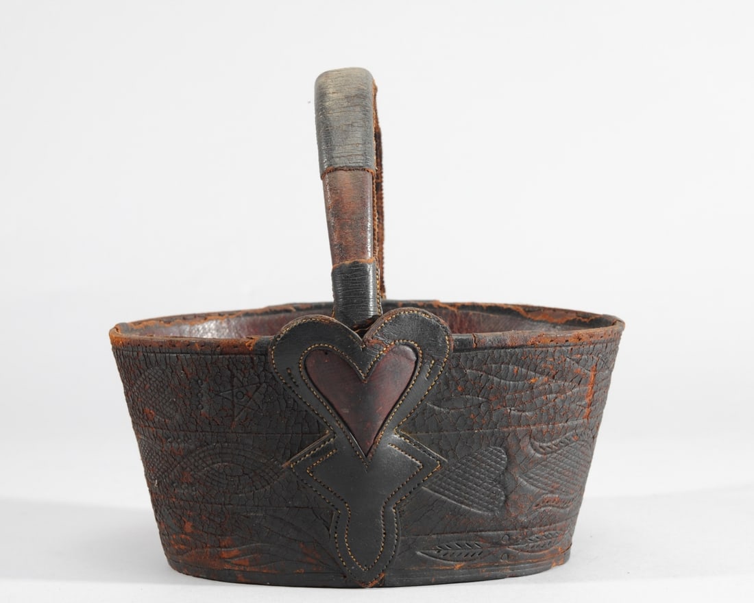 Rare Richmond, Virginia Tooled Leather Key Basket (1 of 15)