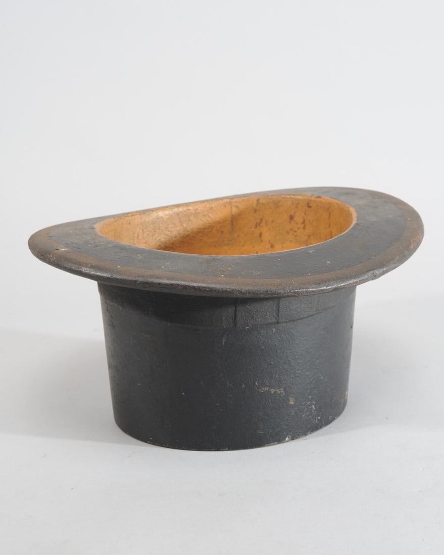 19th C. Cast Iron Top Hat Spittoon (1 of 5)