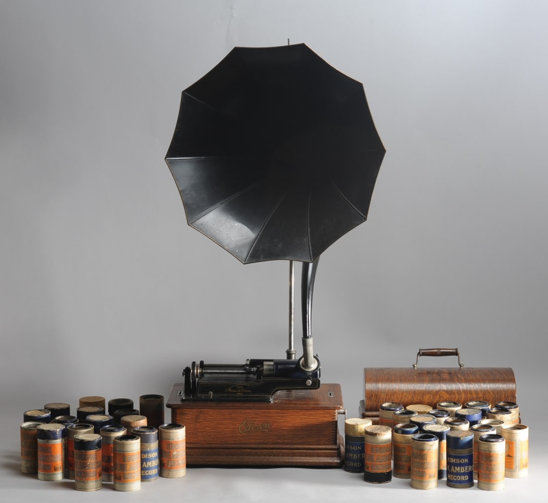 Edison Home Phonograph with Horn & Cylinders (1 of 20)