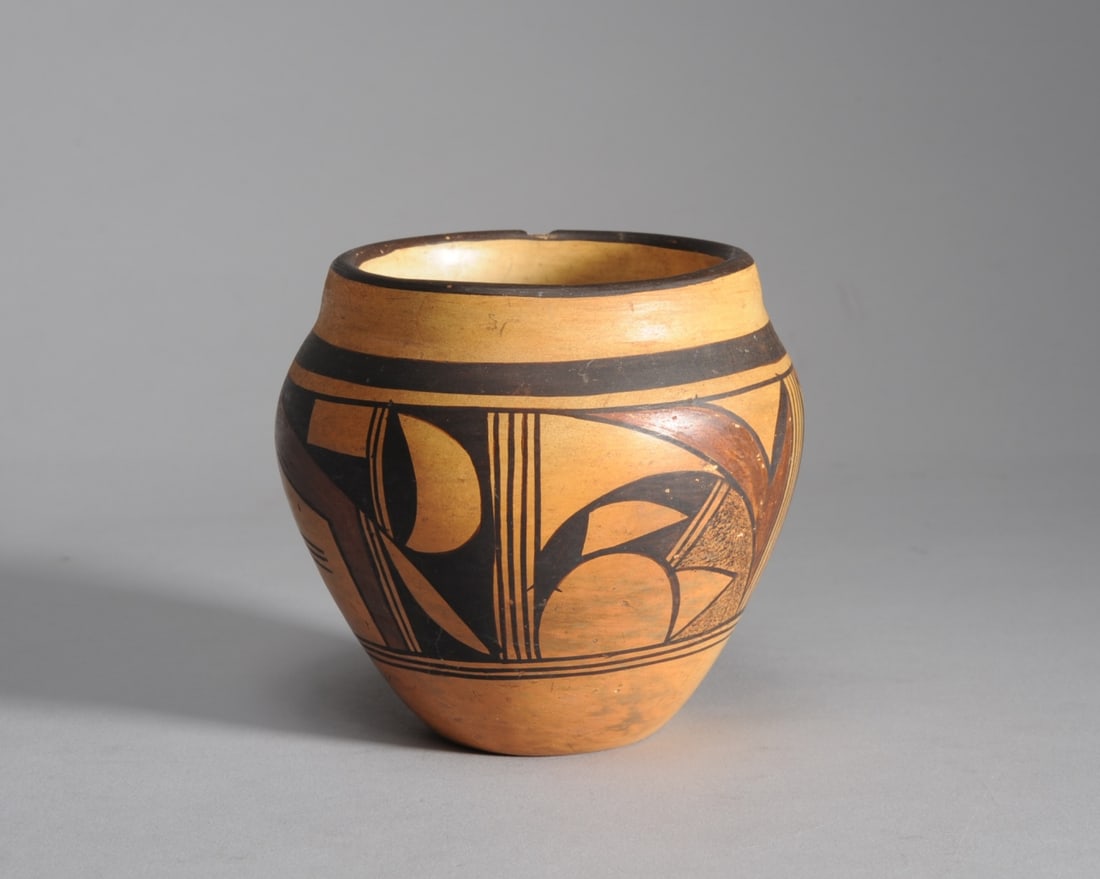 Paqua Naha (Frog Woman) Hopi Tewa Olla (1 of 6)