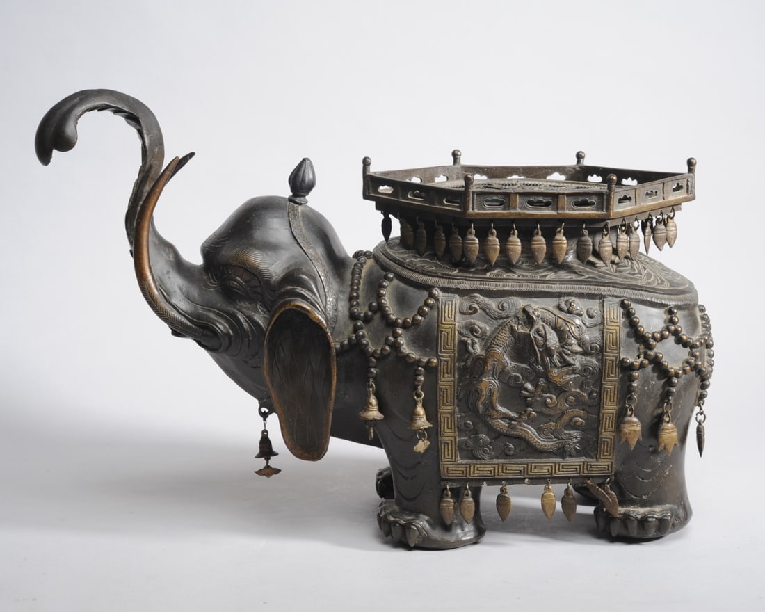 Meiji Japanese Bronze Elephant Censer / Koro (1 of 16)