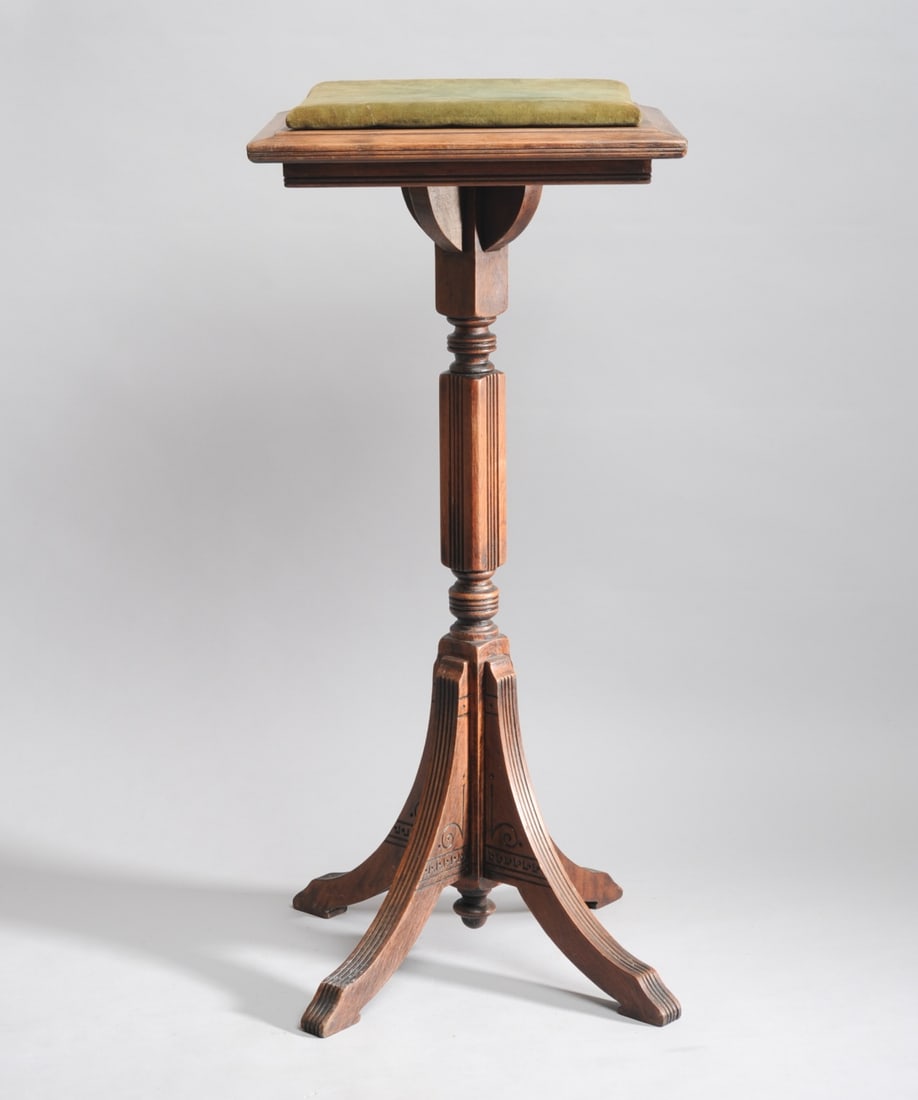 Victorian Style Parlor Stand (1 of 10)