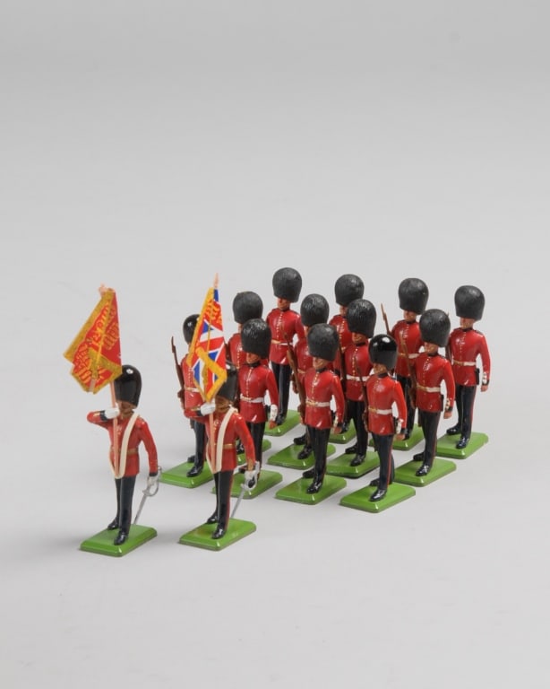14 pcs. Britains Welsh Guards Toy Soldiers (1 of 6)