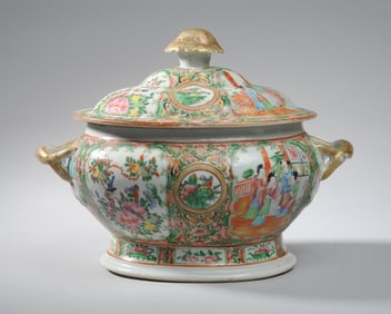 19th C. Chinese Rose Medallion Tureen