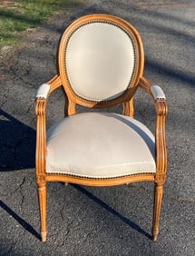 White Leather Fauteuil