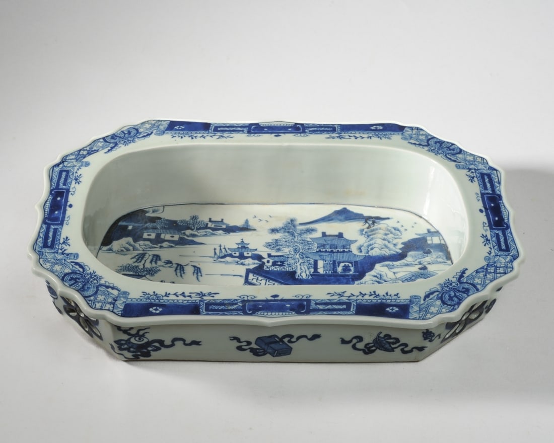 Chinese Export Canton Style Tray or  Basin (1 of 10)