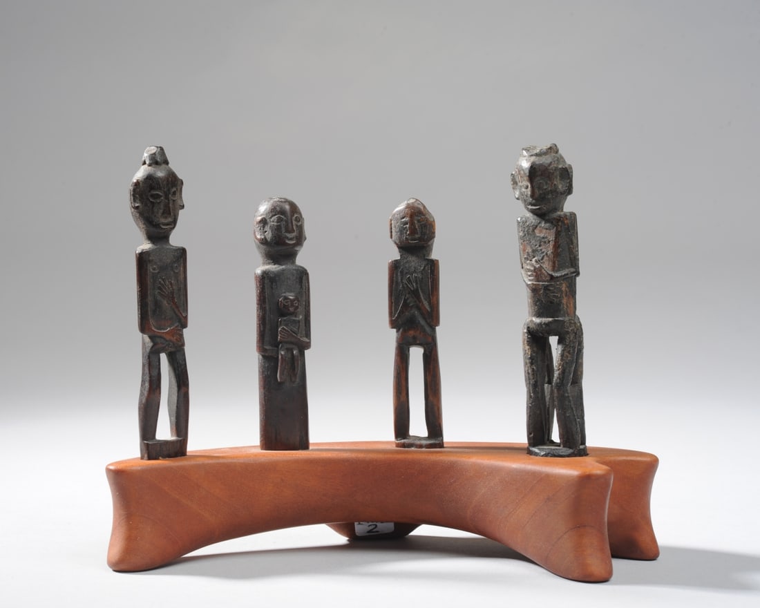 4 Dayak 'Balian' Amulet  Figures, Borneo (1 of 5)