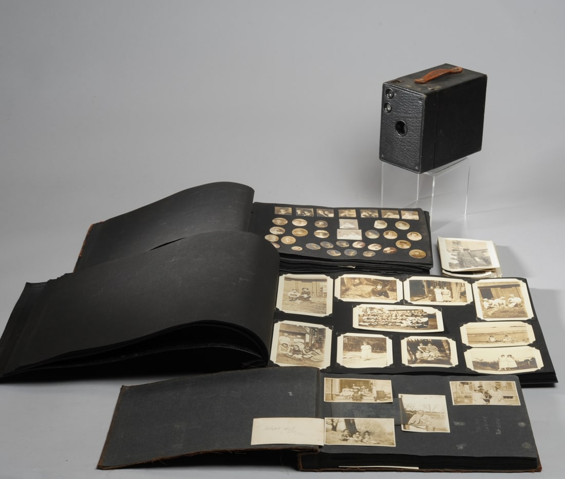 3 Early 20th C. Photo Albums, Brownie Camera (1 of 15)