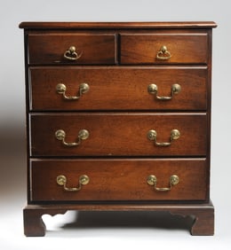 Small Georgian Style Chest / Night Stand