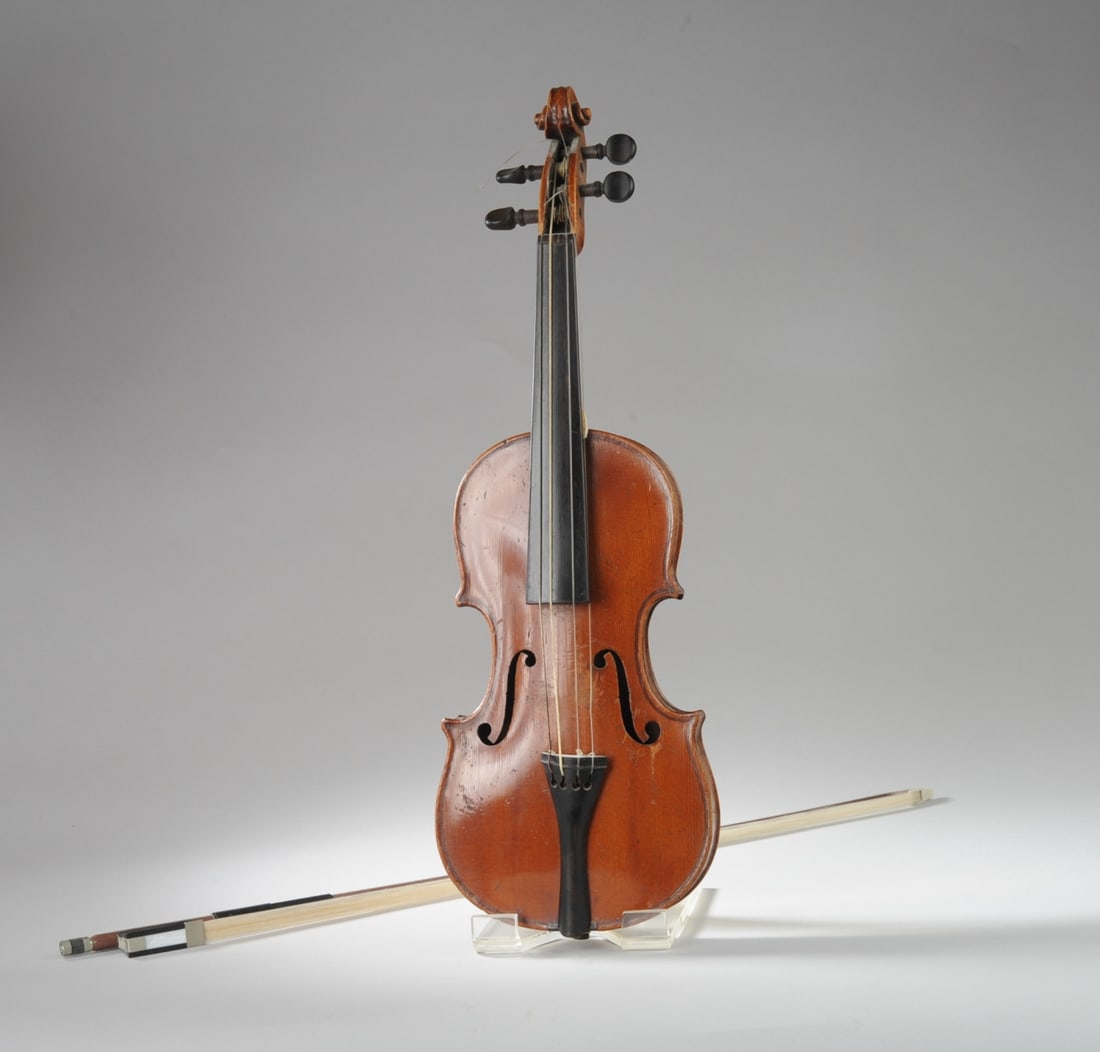 Vintage or Antique Child's Violin with Bow (1 of 6)