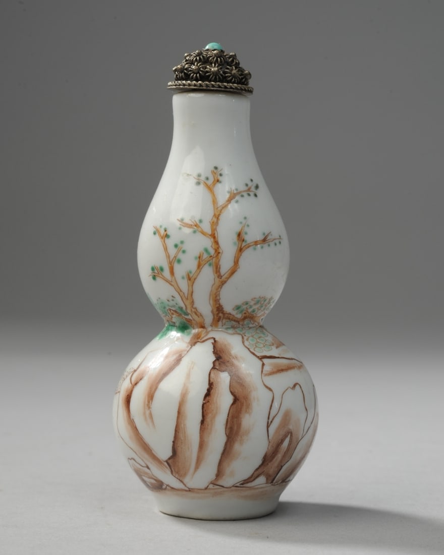Chinese Porcelain Double Gourd Snuff Bottle (1 of 7)