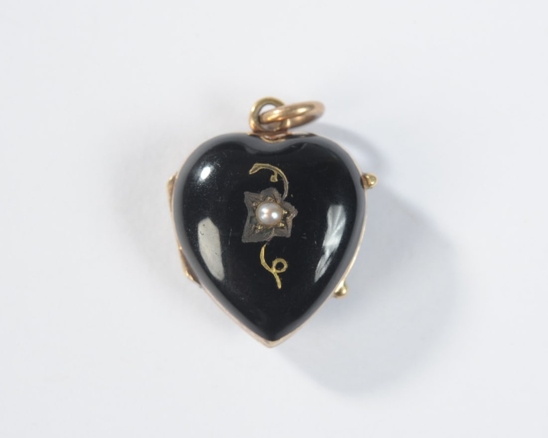 14K Gold Antique Onyx Heart Locket: Approx. 1/2" x 1/2". Weight: approx. 3.8 grams. PLEASE NOTE: First-time buyers of gold or silver may be required to pay by check or bank wire transfer; Credit card payments may not be accepted for the