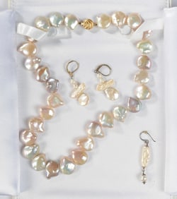 18K Baroque Pearl Necklace with Earrings