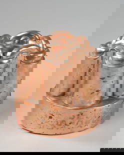 Benham and Froud Copper Jelly Mold: With chain link pattern at crown. With Benham and Froud mark and impressed number 443. Approx. 5" D x 5" H. Our primary recommendation is to arrange shipping yourself using Blue Ridge Pack & Ship.