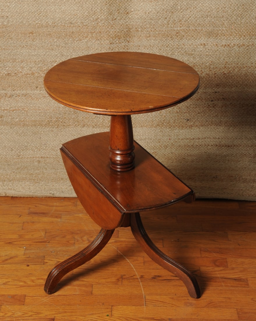 British Victorian Walnut Dumb Waiter: 2-tier dumb waiter with drop leaves (top tier's leaves do not fold down), molded edge, reeded legs. Damage / repair to legs, some surface scratches. H: approx. 28 1/2". Largest dia: approx. 21 1/2". O
