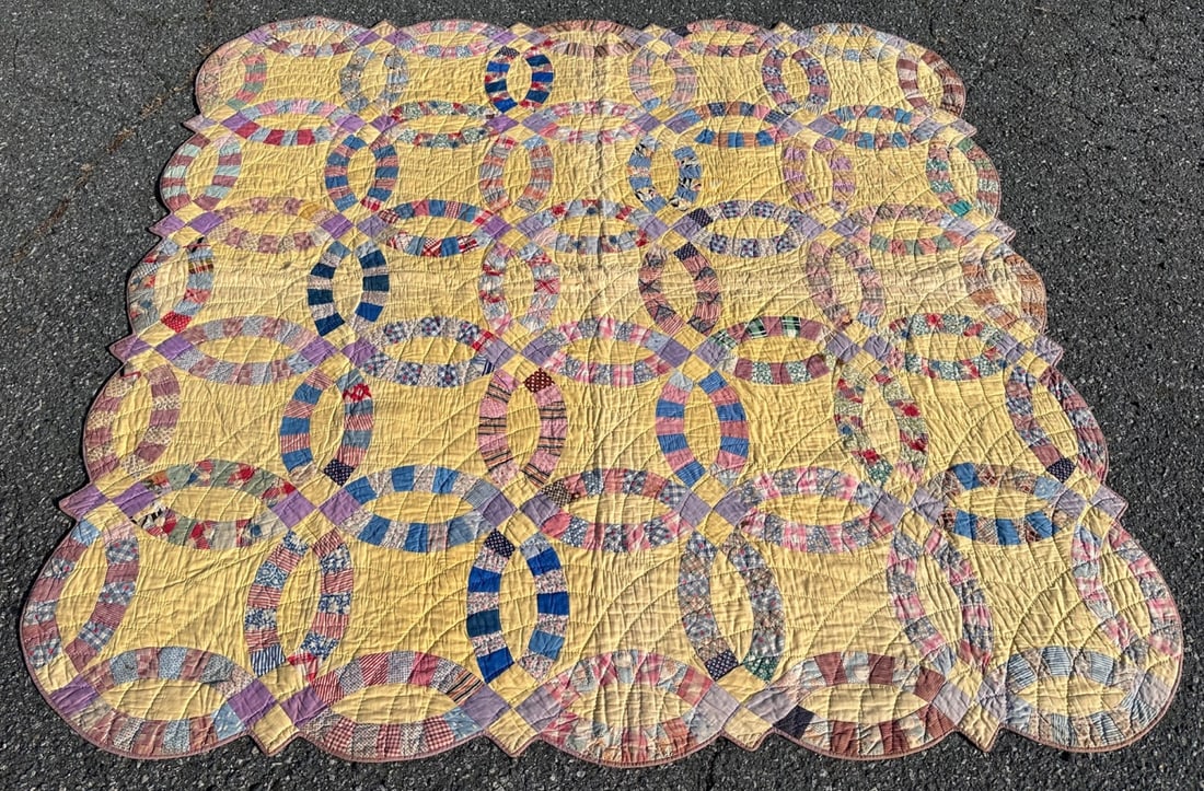 c1930s Hand-Stitched Double Wedding Ring Quilt (1 of 6)