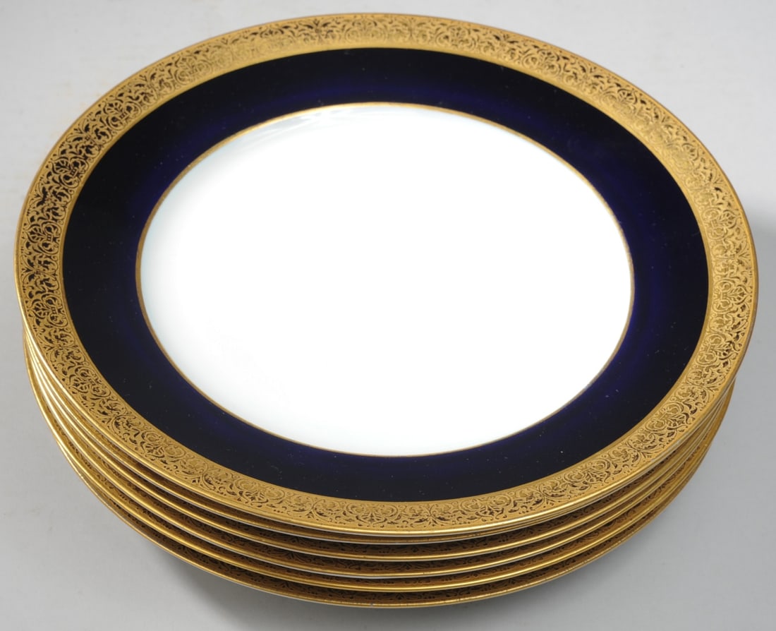 6 Czechoslovakian Union T Porcelain Dinner Plates: Czechoslovakian porcelain dinner plate by Union T, marked “UNION T Czecho-Slovakia” on the underside. Features a cobalt blue band with wide gold foliate border and white center. Likely produce