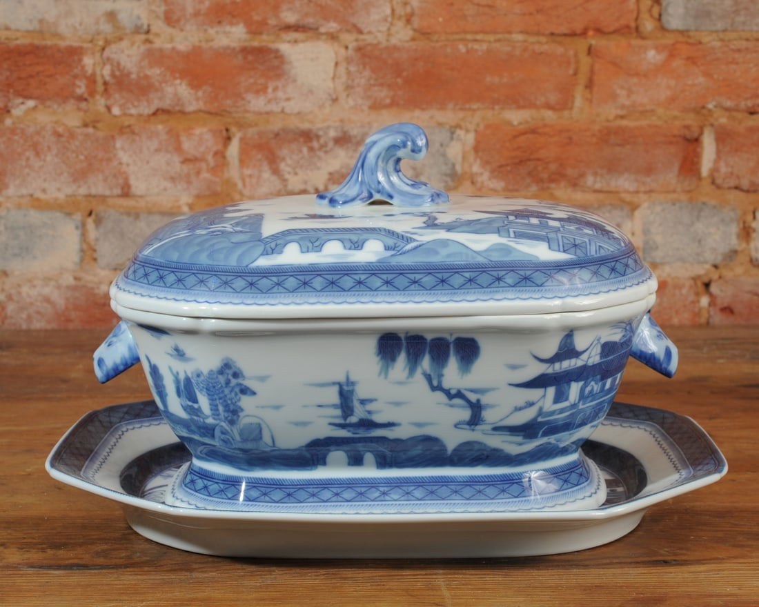 Mottahedeh Porcelain Tureen and Underplate (1 of 14)