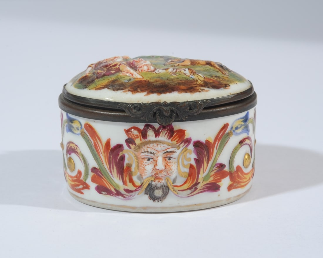 Antique Capodimonte Pill Box (1 of 8)