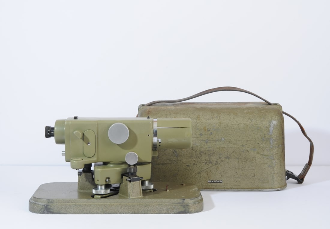 Swiss Surveyor’s Level, Wild Heerbrugg NA2 (1 of 8)