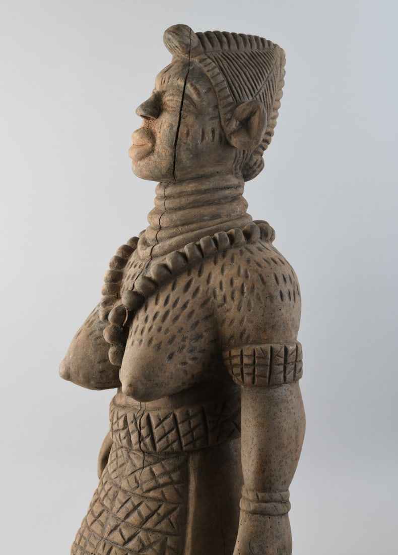 Béninese Queen Figure - 14