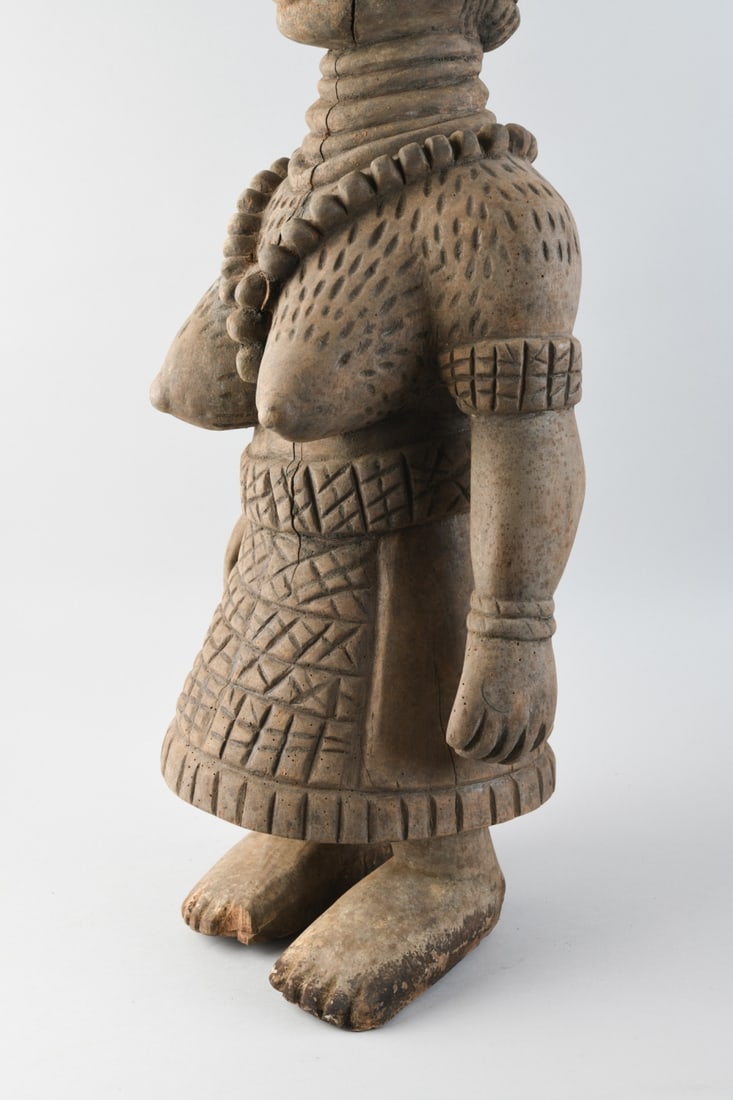 Béninese Queen Figure - 16