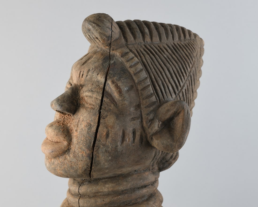 Béninese Queen Figure - 17