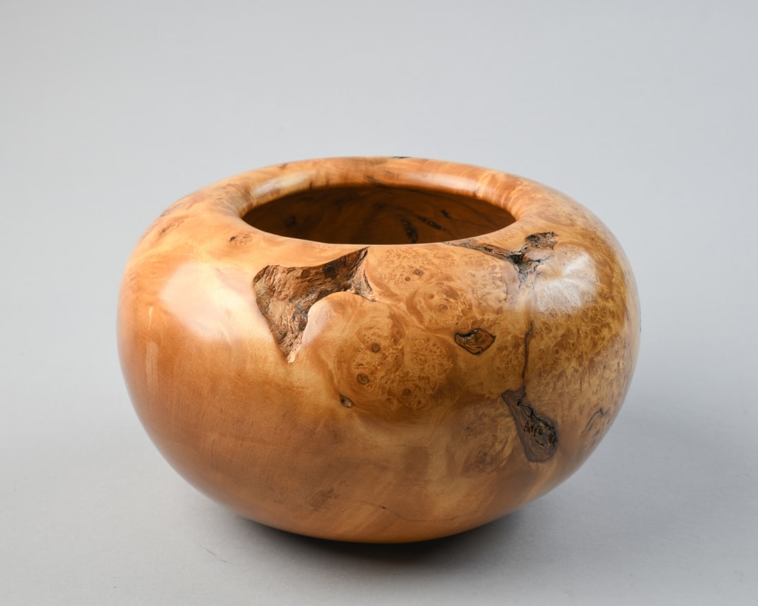 Signed North Carolina Burl Art Bowl: Turned maple burl vessel, thick-walled organic form, signed to underside “Robby Pescitelli ’98 / Scaly Mt., N.C.” H: approx. 5 3/4", Dia: approx. 9".Our primary recommendation is to arrange