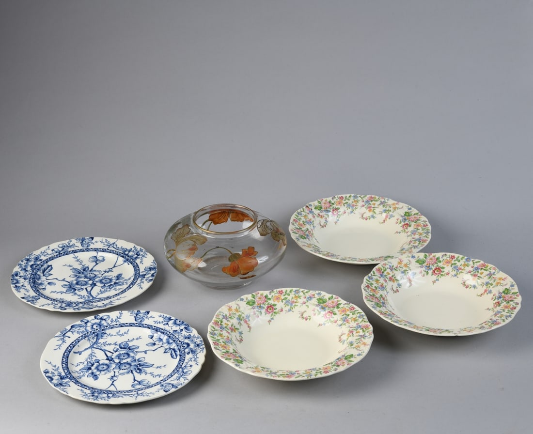 Mixed Lot: To include three shallow bowls marked Adam Antique by Steubenville (one with rim chip), two blue and white Medway plates by Alfred Meakin (one with chip), and hand painted glass bowl with floral