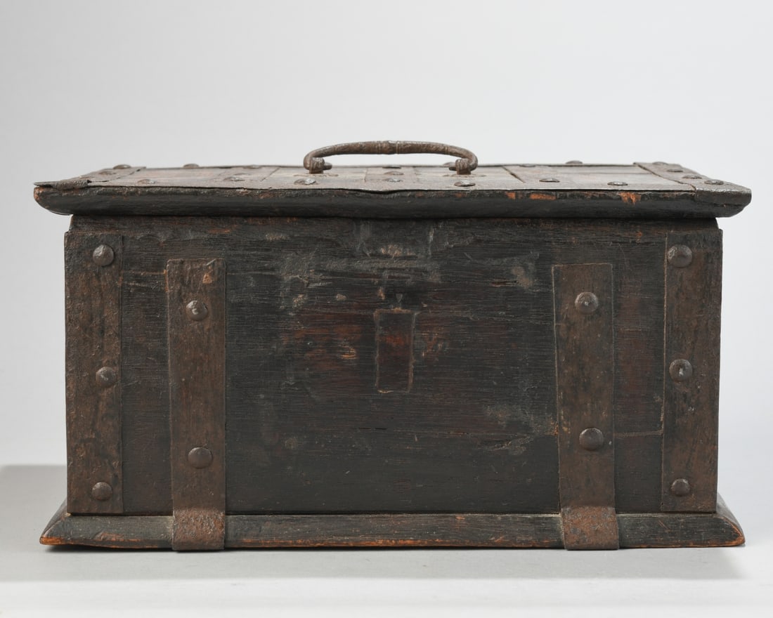 English or American Wooden Strongbox (1 of 7)