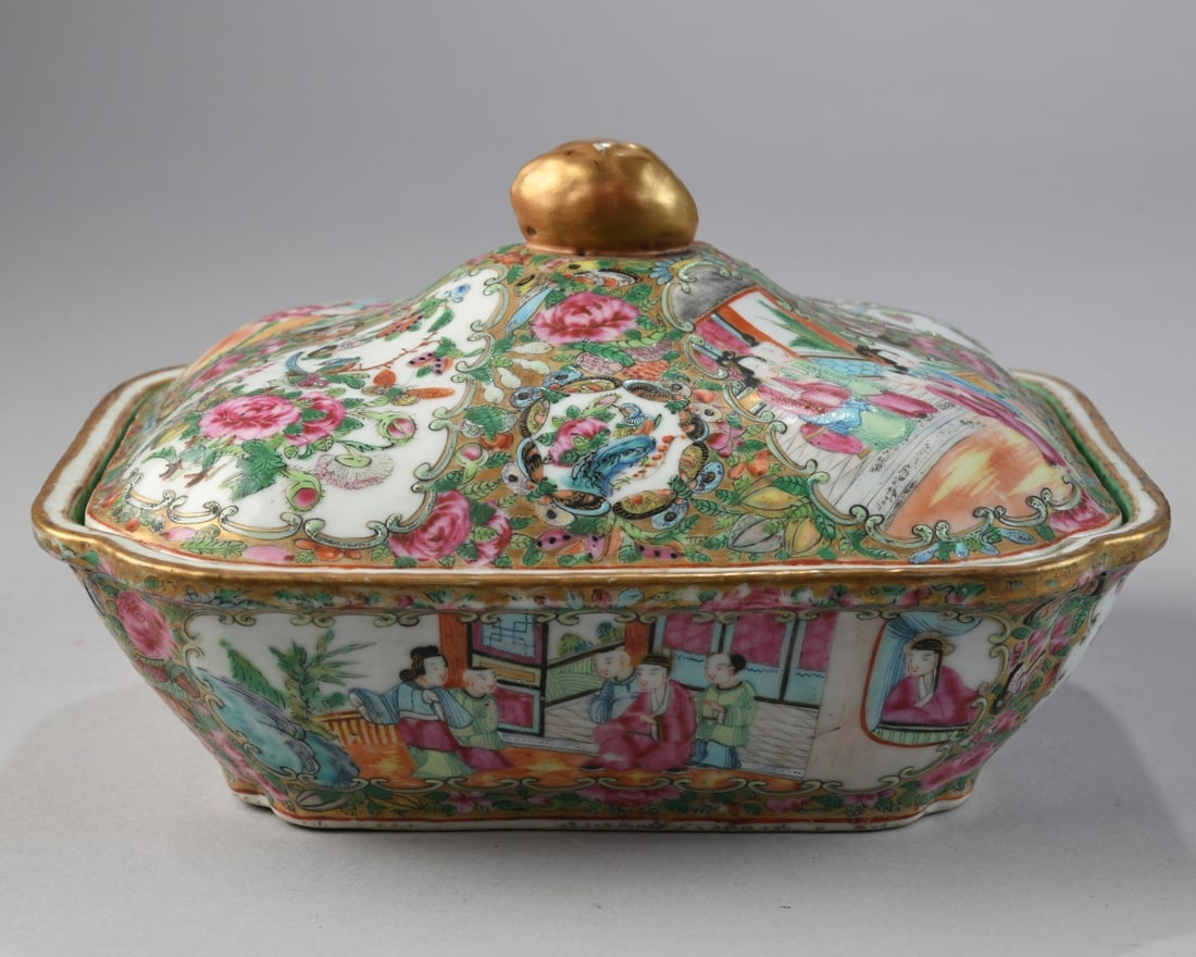 Chinese Export Porcelain Covered Tureen (1 of 11)