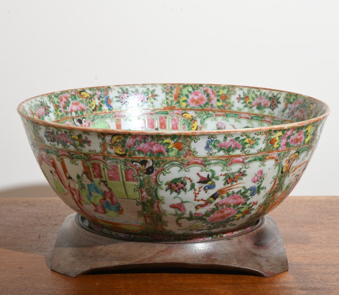 Chinese Export Rose Medallion Punch Bowl (1 of 15)