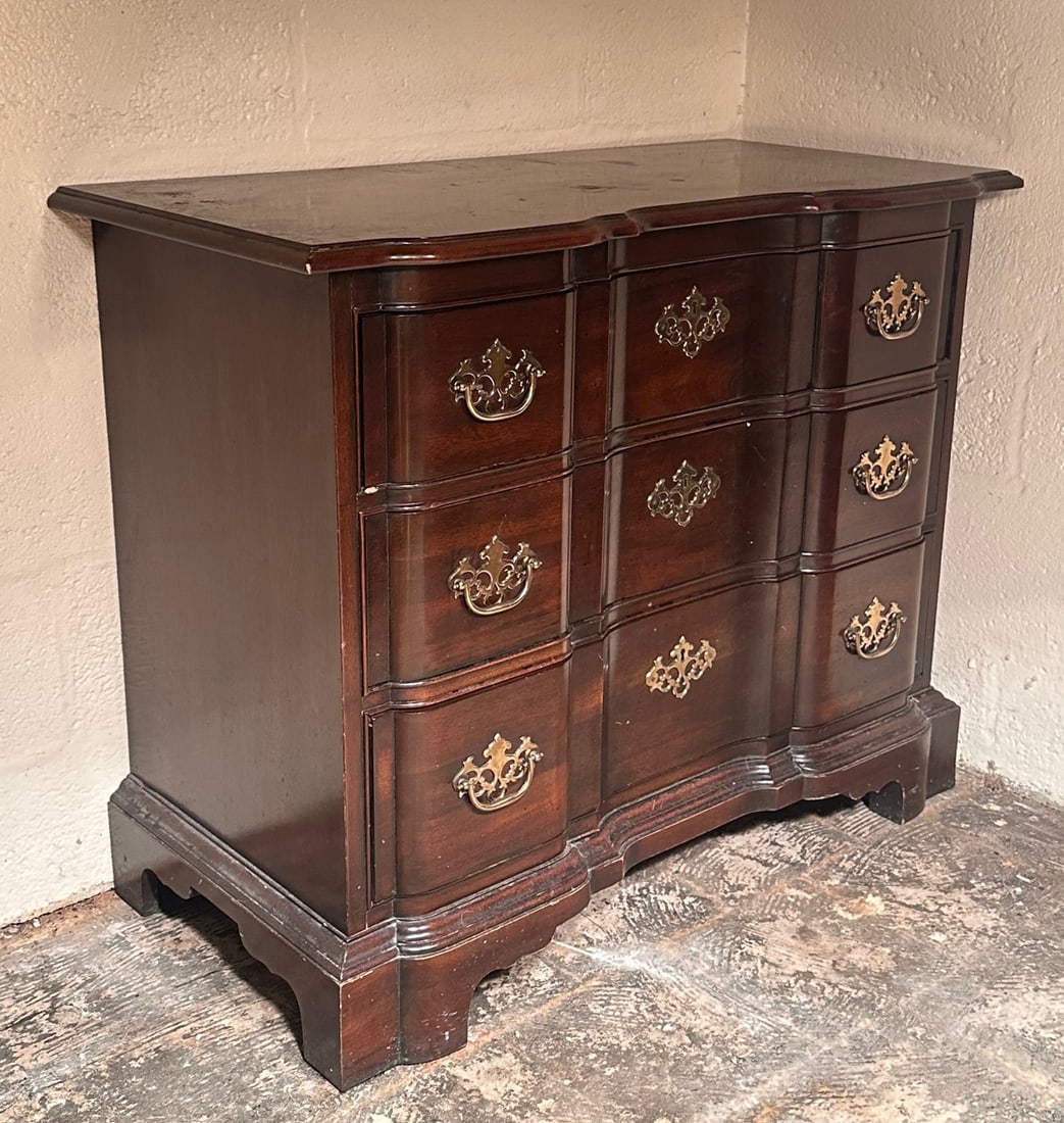 Drexel Georgian Style Mahogany Block Front Chest: Later 20th century, molded rectangular top with shaped front edge above three dovetailed drawers with brass pulls over bracket feet. Some wear and abrasions. H: approx. 31 1/4". W: approx. 38 1/4". D: