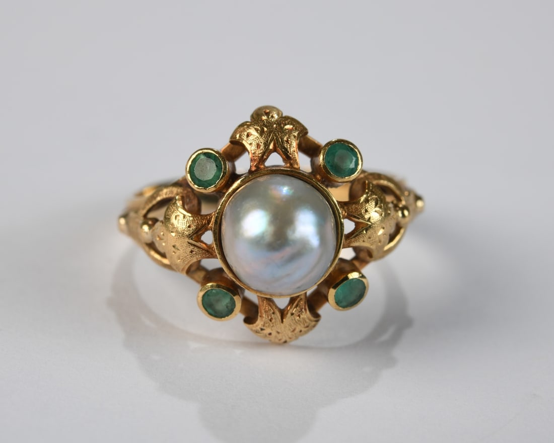18K Gold Pearl & Emerald Ring: Size 9. Total weight: approx. 5.54 grams. Our primary recommendation is to arrange shipping yourself using Blue Ridge Pack & Ship. Most bidders find this is the most economical route. Simply reach out
