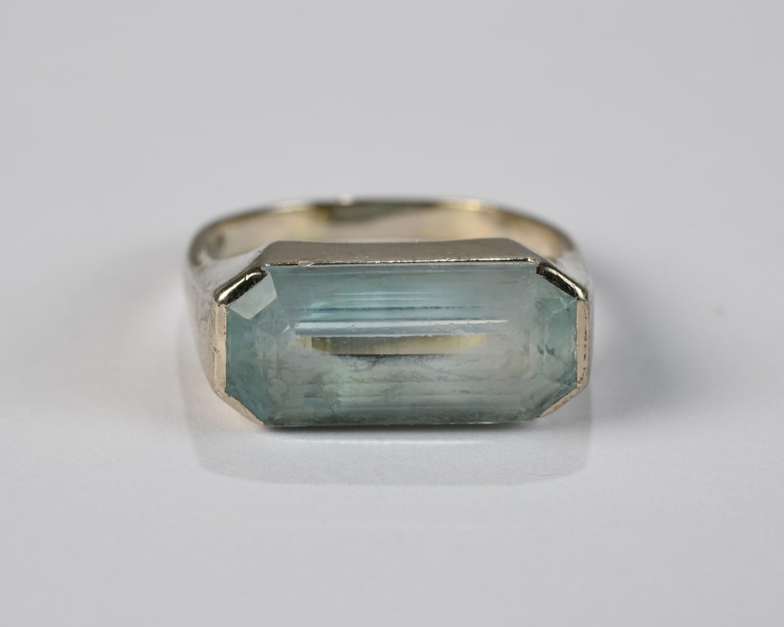 14K White Gold Ring: With scratched stone. Size 8. Total weight: approx. 6.50 ozt. Our primary recommendation is to arrange shipping yourself using Blue Ridge Pack & Ship. Most bidders find this is the most economical rou