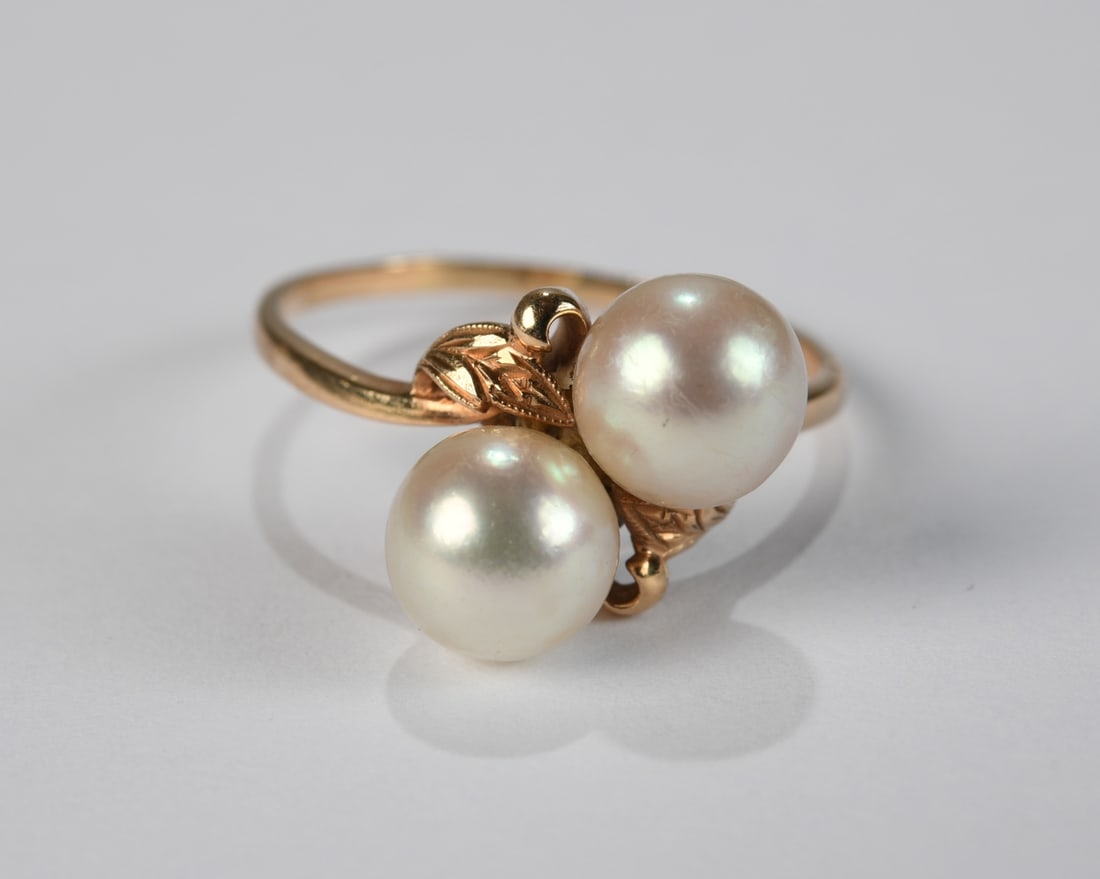 14K Gold & Double Pearl Ring: Size 8 1/2. Total weight: approx. 3.22 grams. Our primary recommendation is to arrange shipping yourself using Blue Ridge Pack & Ship. Most bidders find this is the most economical route. Simply reach