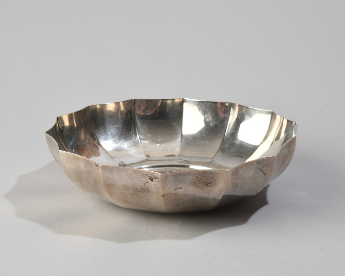 Tiffany & Co. Sterling Silver Fluted Bowl: Marked to underside, no monograms, some scratches. Weight: approx. 9.64 ozt. H: approx. 1 3/4", Dia: approx. 7 1/4". Our primary recommendation is to arrange shipping yourself using Blue Ridge Pack &