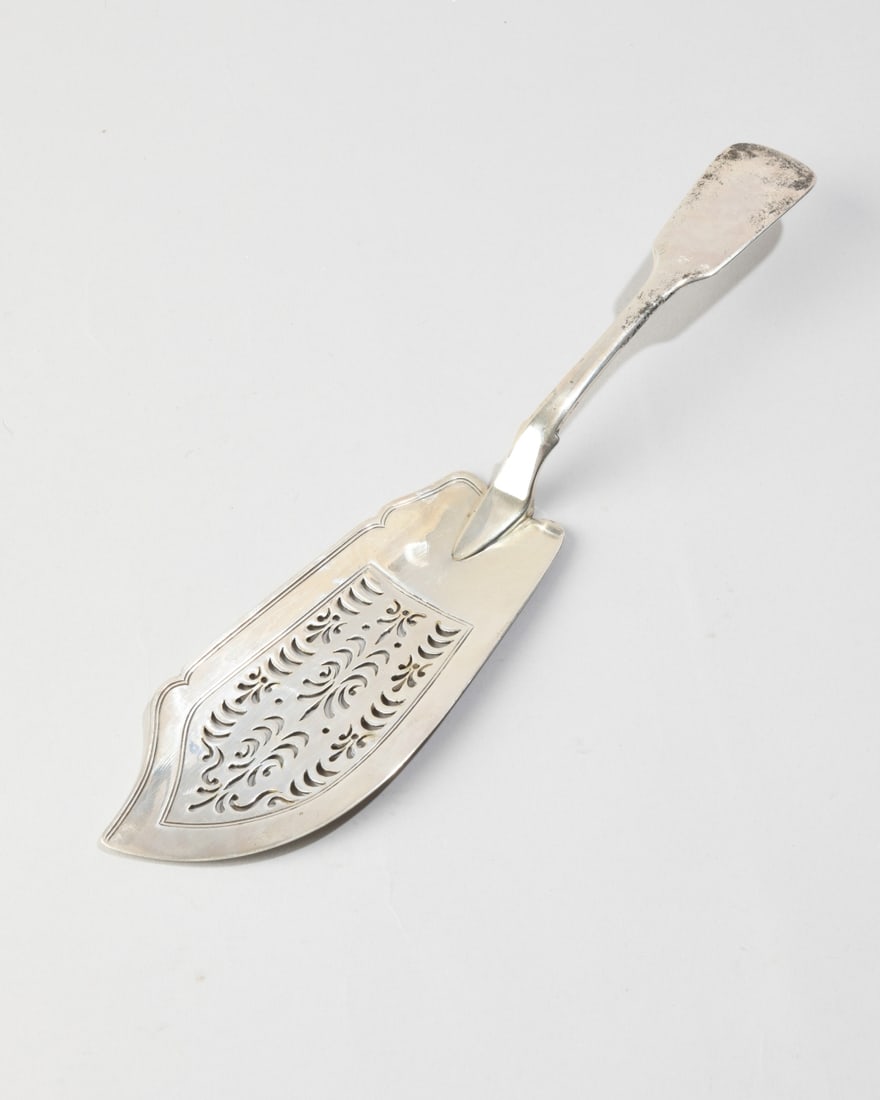 Victorian Sterling Silver Server (1 of 6)