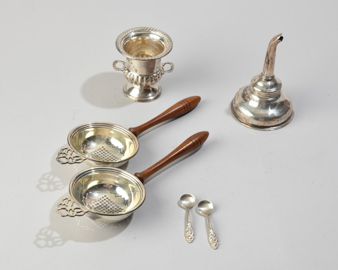 6 pcs Mixed Grouping Sterling Silver: Various makers and marks, all marked sterling, includes two strainers with wood handles. Weight (not including wood-handled strainers): approx. 3.85 ozt. Our primary recommendation is to arrange