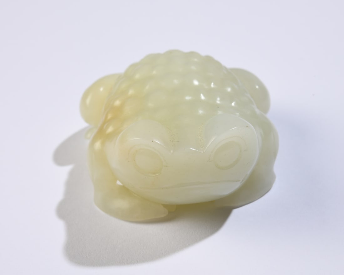 Chinese Carved Jade / Hardstone Toad: No chips or cracks. Approx. 2 3/4" x 2" x 1 1/4". Our primary recommendation is to arrange shipping yourself using Blue Ridge Pack & Ship. Most bidders find this is the most economical route. Simply