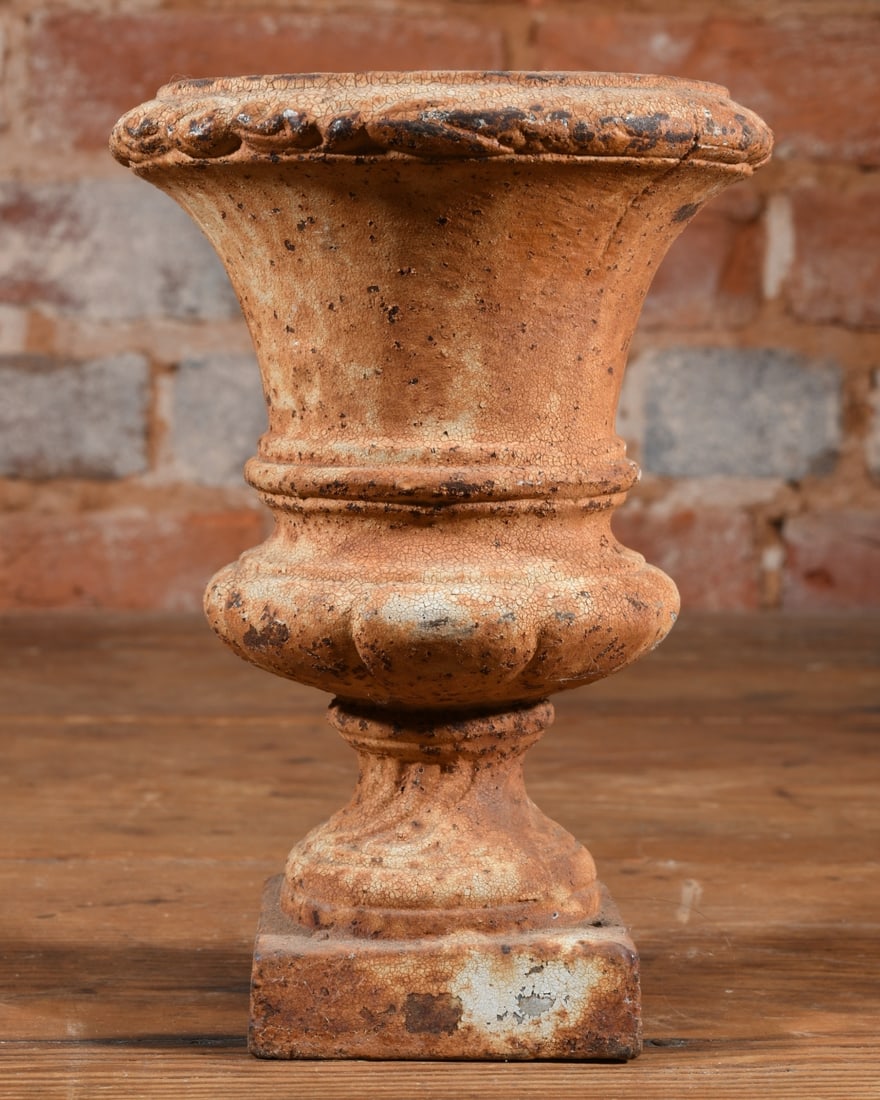 Small Cast Iron Planter (1 of 4)